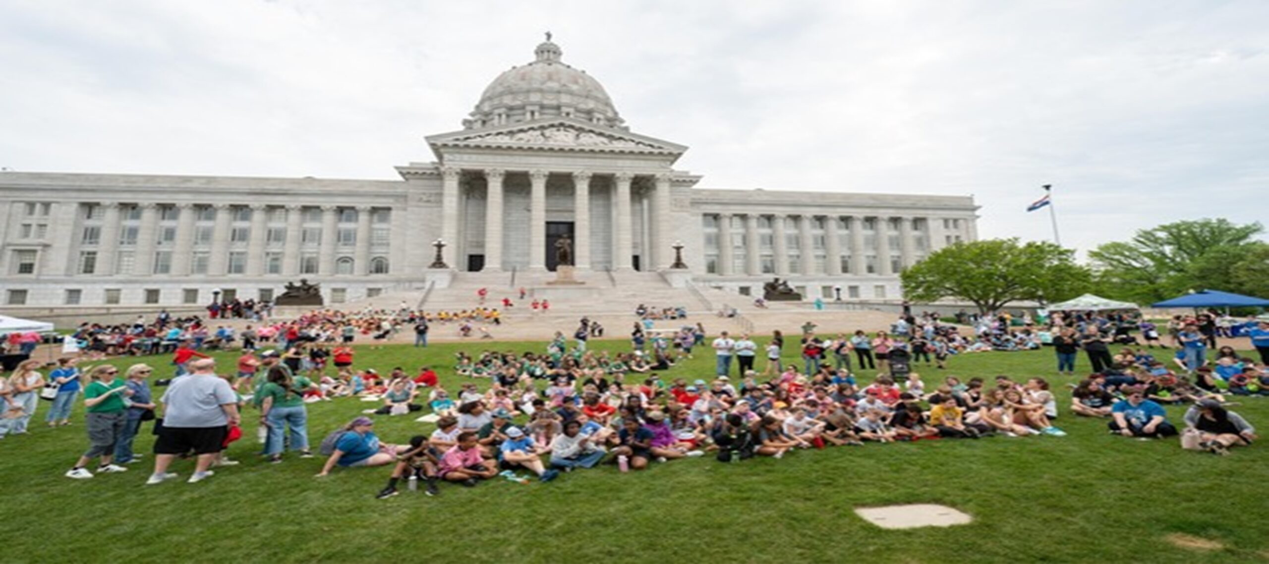 MoDNR hosts Earth Day on Capitol lawn